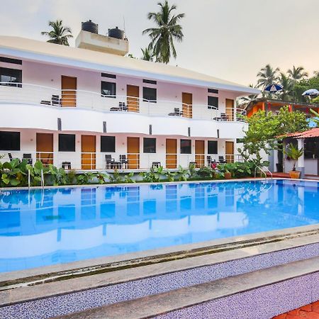 Oyo 22056 Arambol Plaza Beach Resort Buitenkant foto