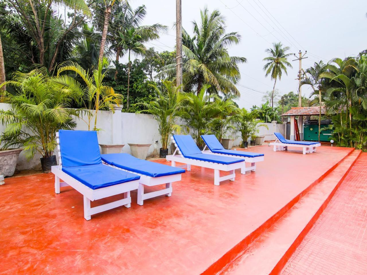 Oyo 22056 Arambol Plaza Beach Resort Buitenkant foto