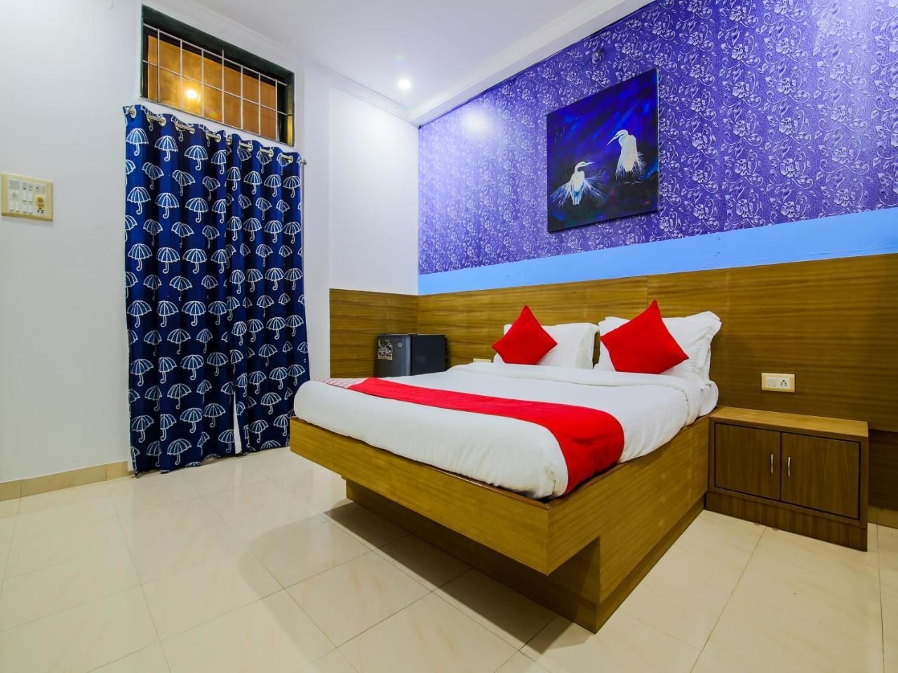 Oyo 22056 Arambol Plaza Beach Resort Buitenkant foto