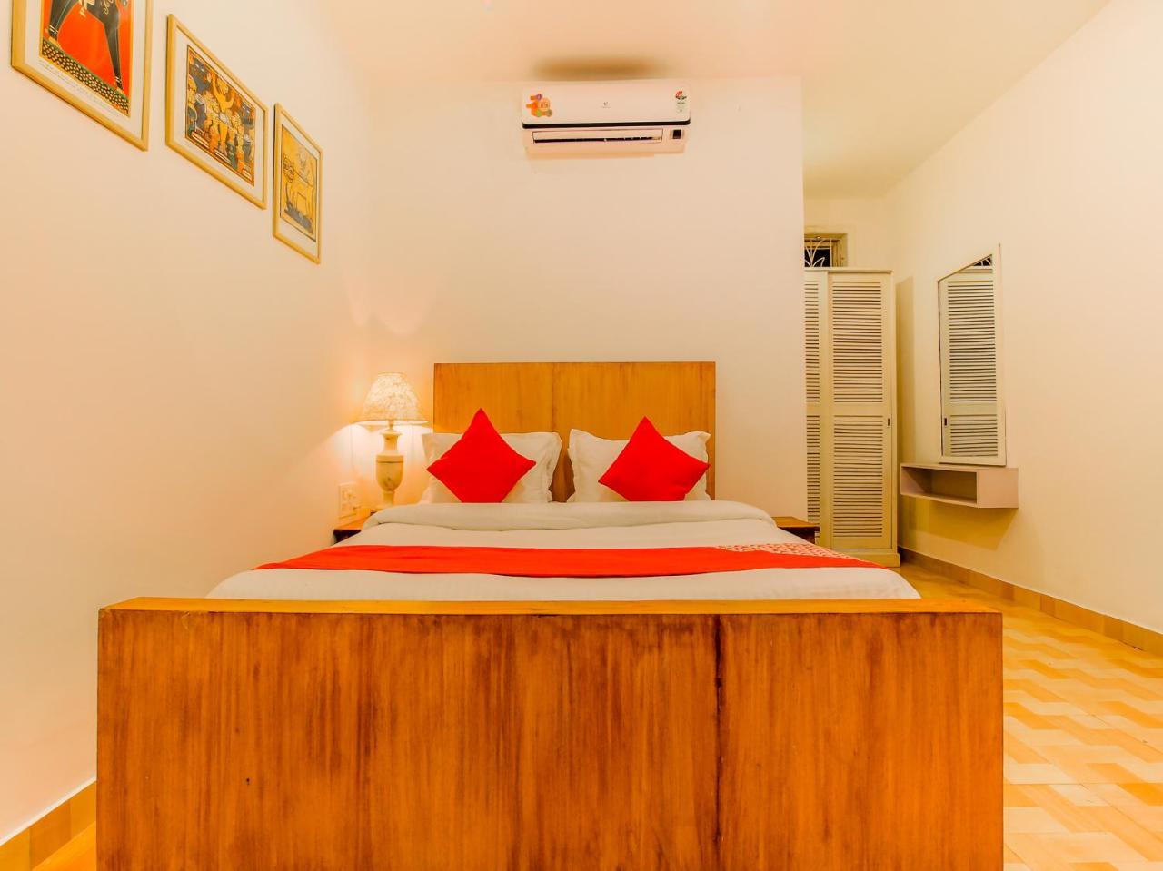 Oyo 22056 Arambol Plaza Beach Resort Buitenkant foto