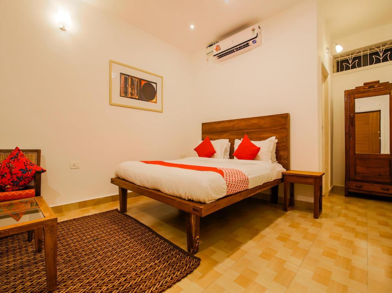 Oyo 22056 Arambol Plaza Beach Resort Buitenkant foto