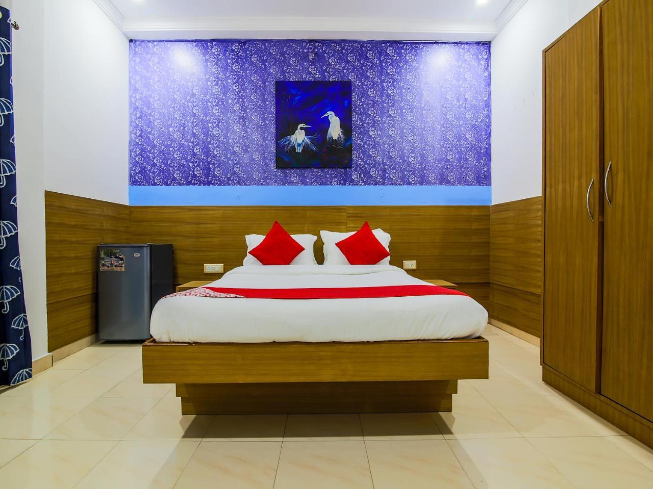 Oyo 22056 Arambol Plaza Beach Resort Buitenkant foto