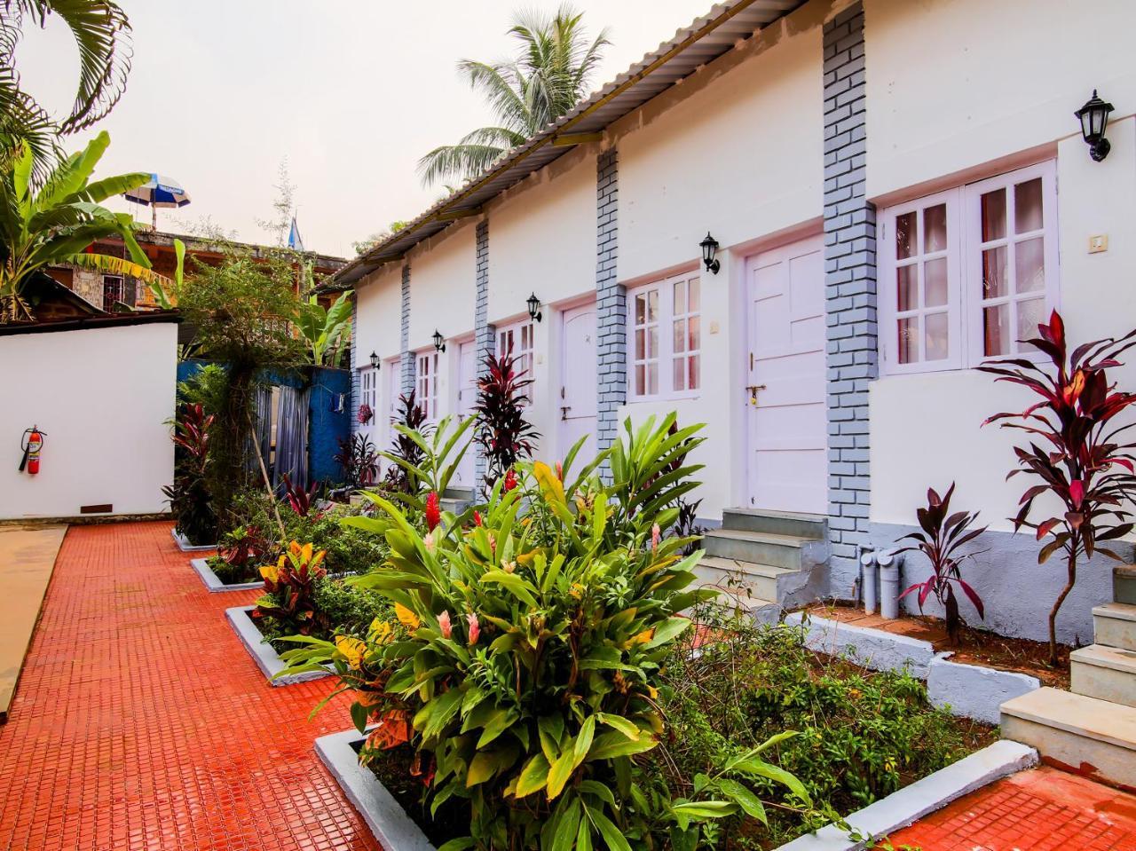 Oyo 22056 Arambol Plaza Beach Resort Buitenkant foto