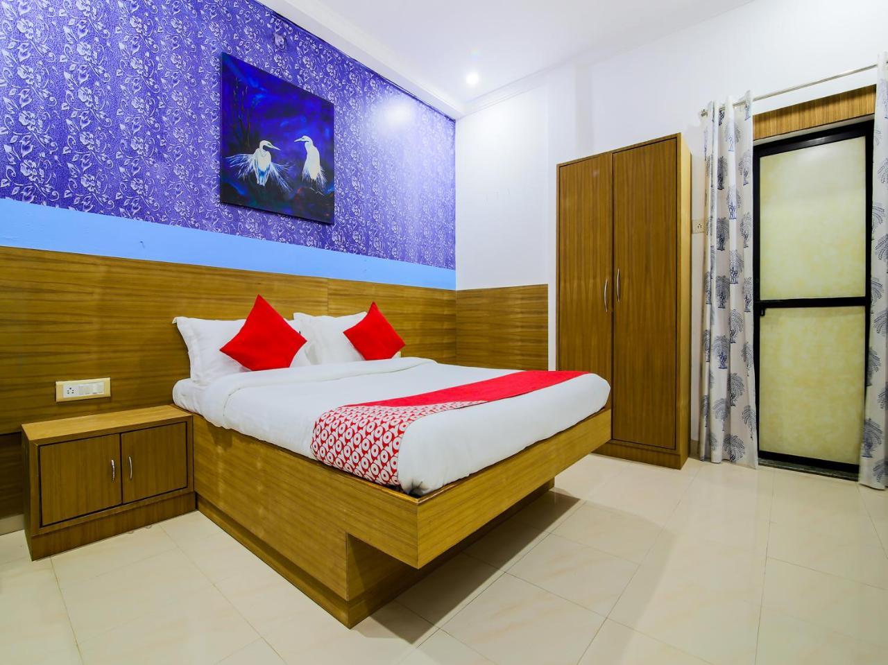 Oyo 22056 Arambol Plaza Beach Resort Buitenkant foto