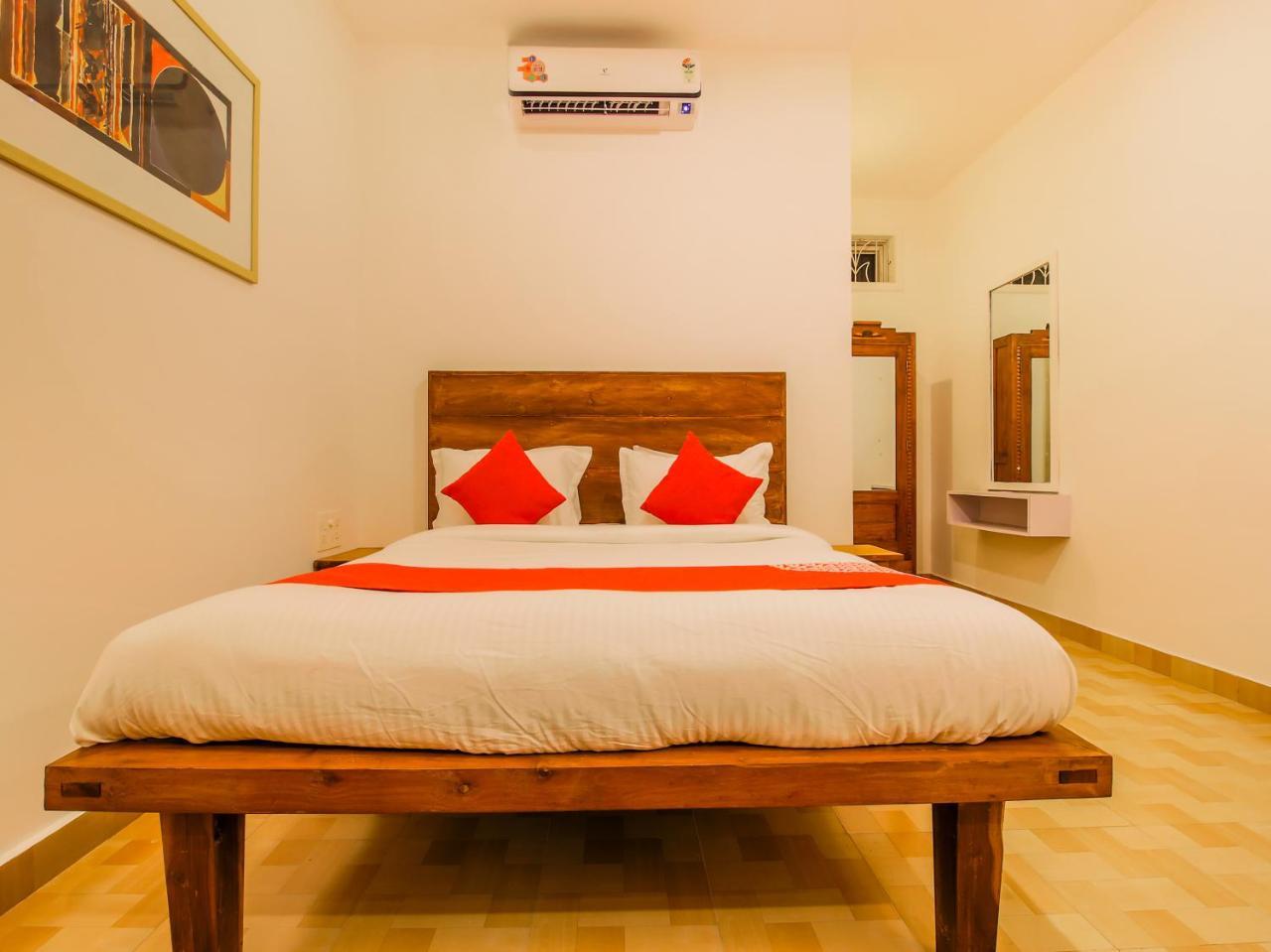 Oyo 22056 Arambol Plaza Beach Resort Buitenkant foto