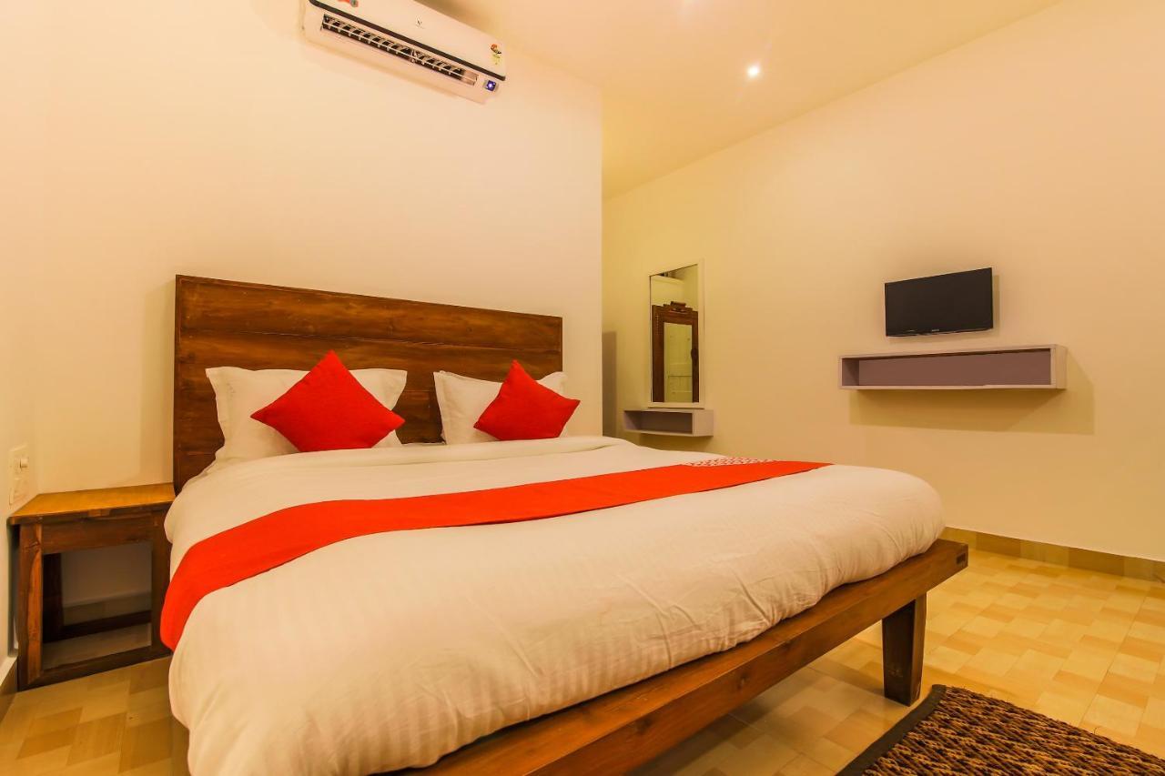 Oyo 22056 Arambol Plaza Beach Resort Buitenkant foto